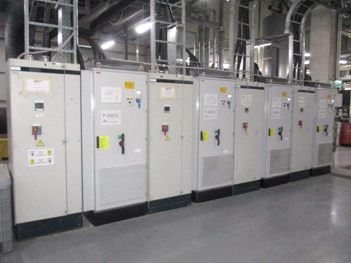 SK On Hungary Kft. komáromi telephely IPC (Intelligent Pump Control) vezérlő szekrények - szivattyúrendszer optimalizálás